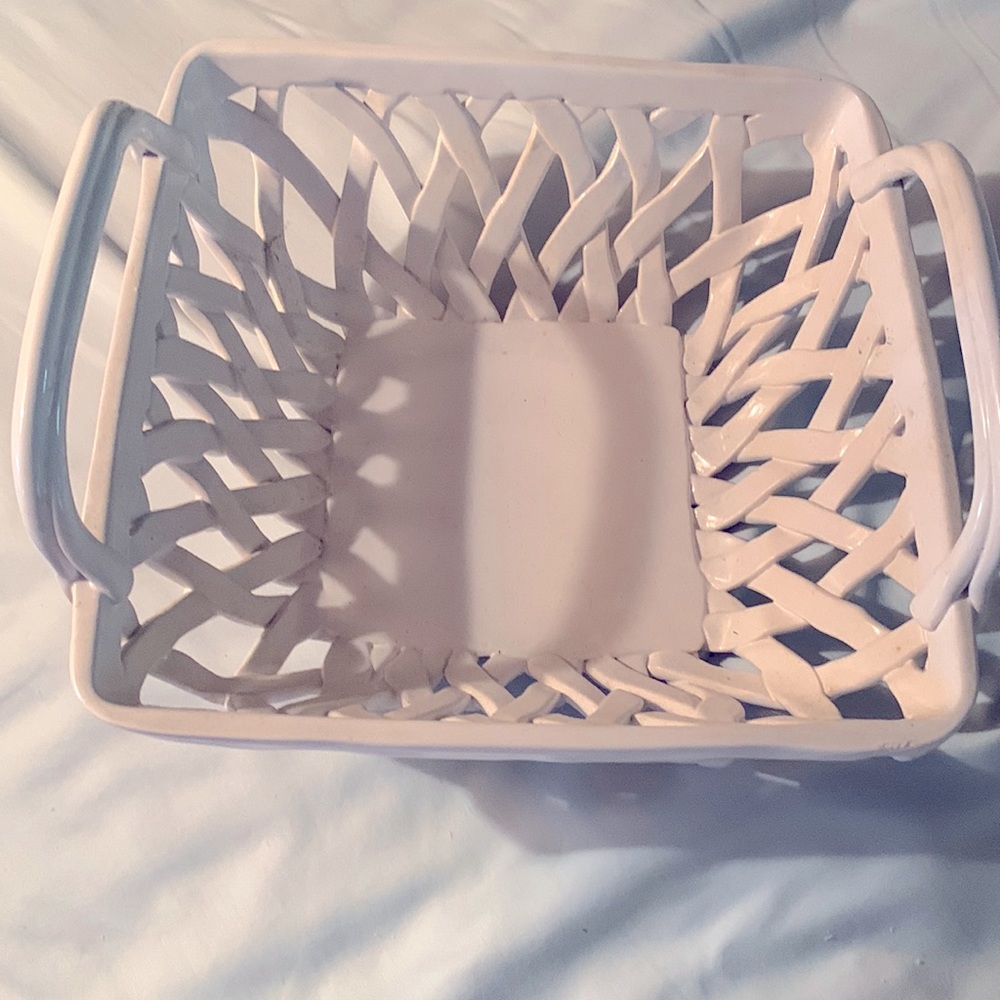 Large tabletops bread basket